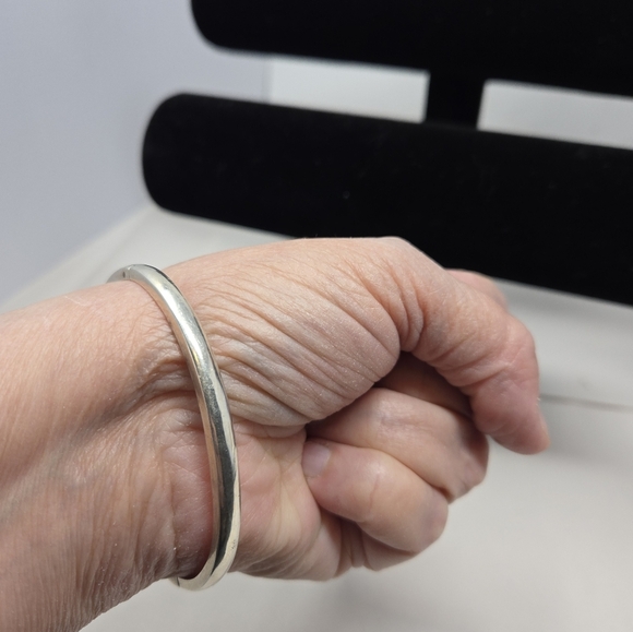 Vintage Taxco Mexico 950 Sterling Silver Stripe Onyx Hinged Oval Bracelet - Picture 8 of 9